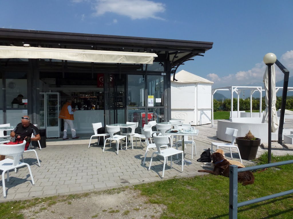 Nice and friendly Bar at the Harbour of Gera Lario by ds53