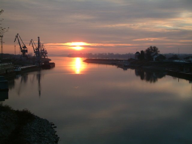 Danube in sunrise by Gábor Ligeti