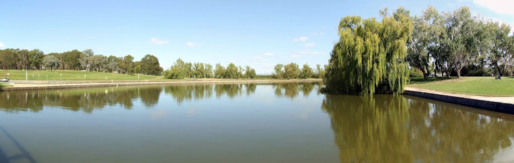 Lake Burley Griffin, Kings Park, Parkes Way, Parkes, Canberra, ACT, Australia by Stuart Smith