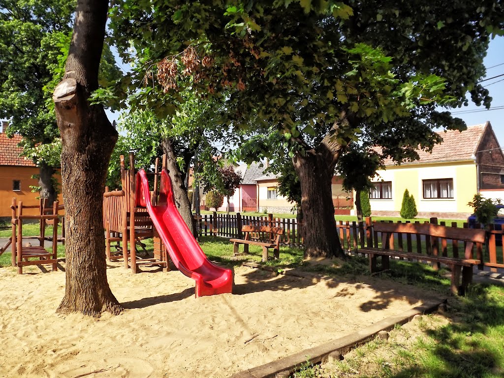 Playground in the Little Town = Kis városi játszótér by J.T.H