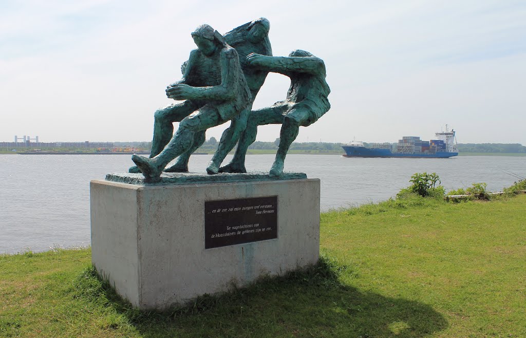 Nederland - Maassluis - Noordzeeroute - Ter nagedachtenis aan de omgekomen zeevaarders by Henny  Brouwers