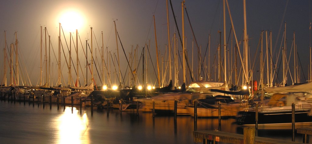 Grömitzer Hafen bei Nacht, Foto: LouisGaeb by louisgaeb