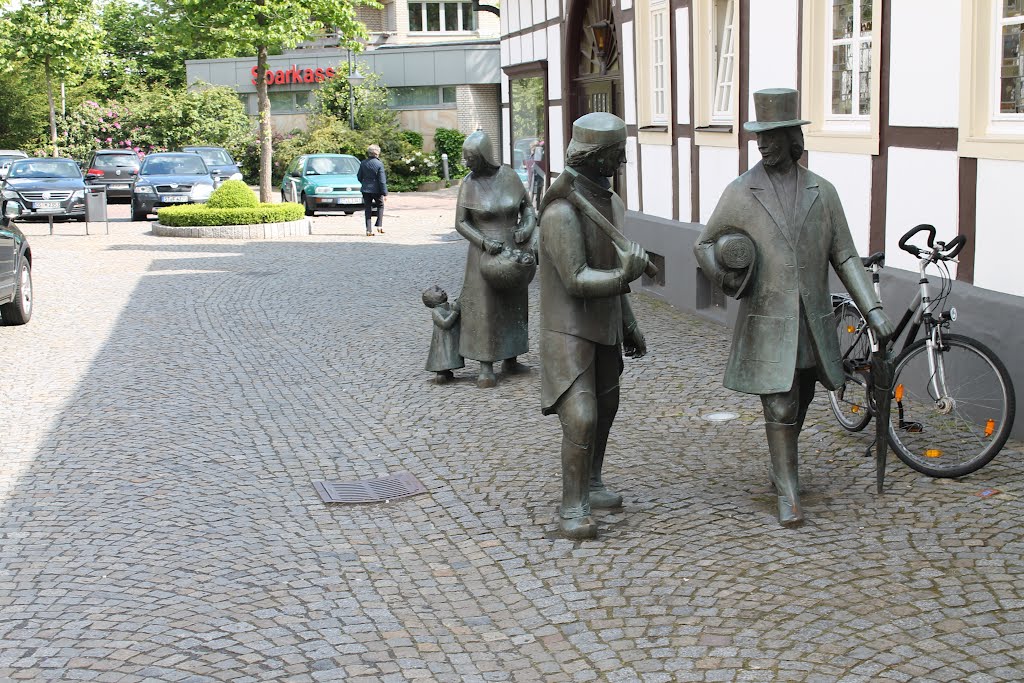 Statues at Tüötten museum in Mettingen by BernardusM