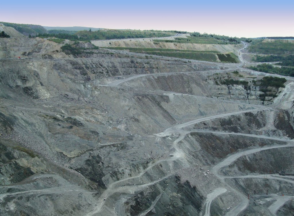 Camion sur le chemin de la mine d Asbestos by Mario Hains