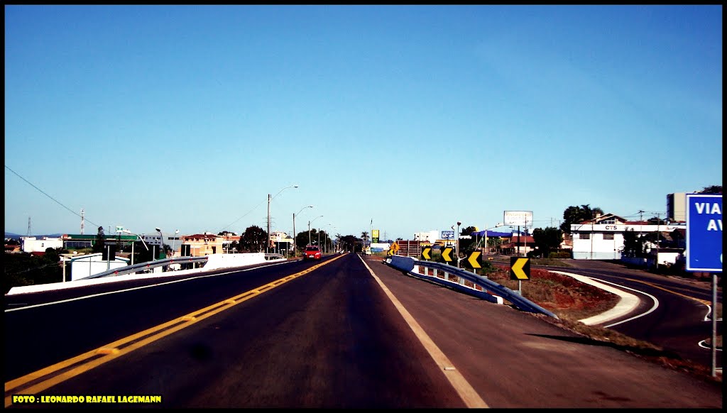 Viaduto sobre Avenida Amazonas by Leonardo Rafael Lagemann