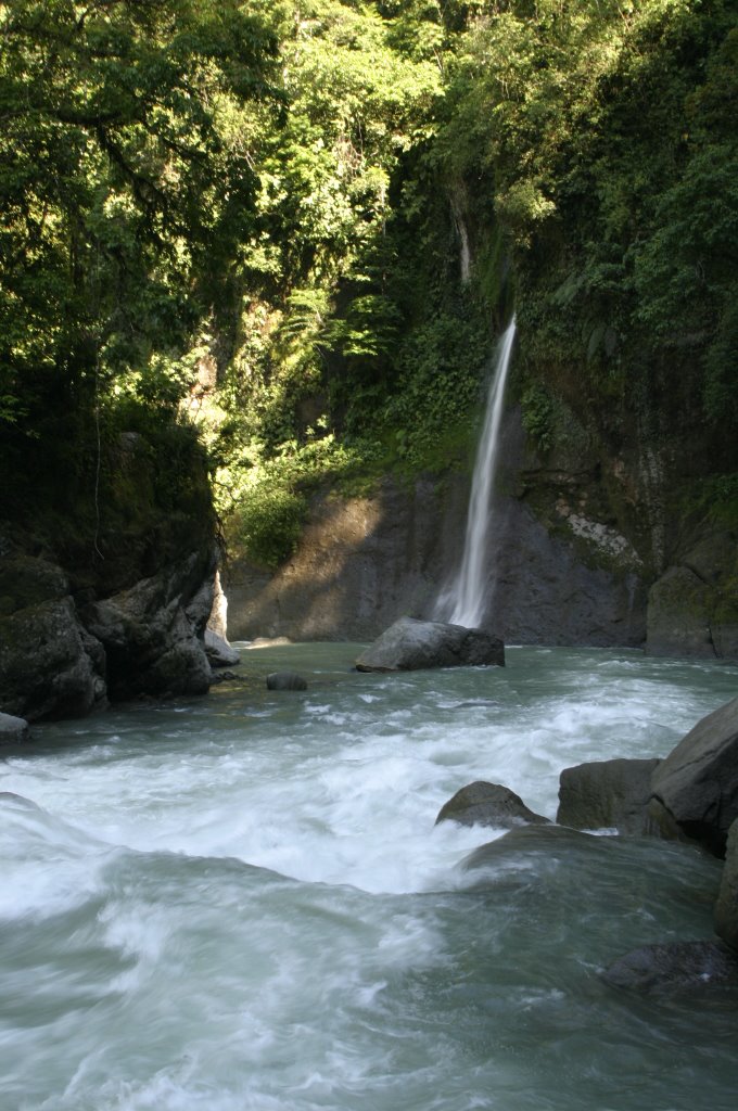 Huacas falls, Rio Pacuare by Rafael Gallo