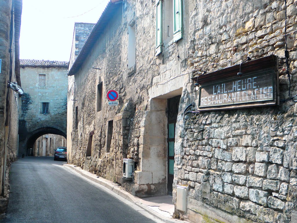 Rue medieval de Beaucaire by zicx