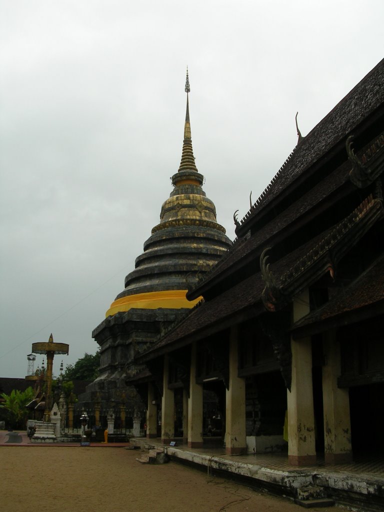 Wat Phra That 2 by mike2596