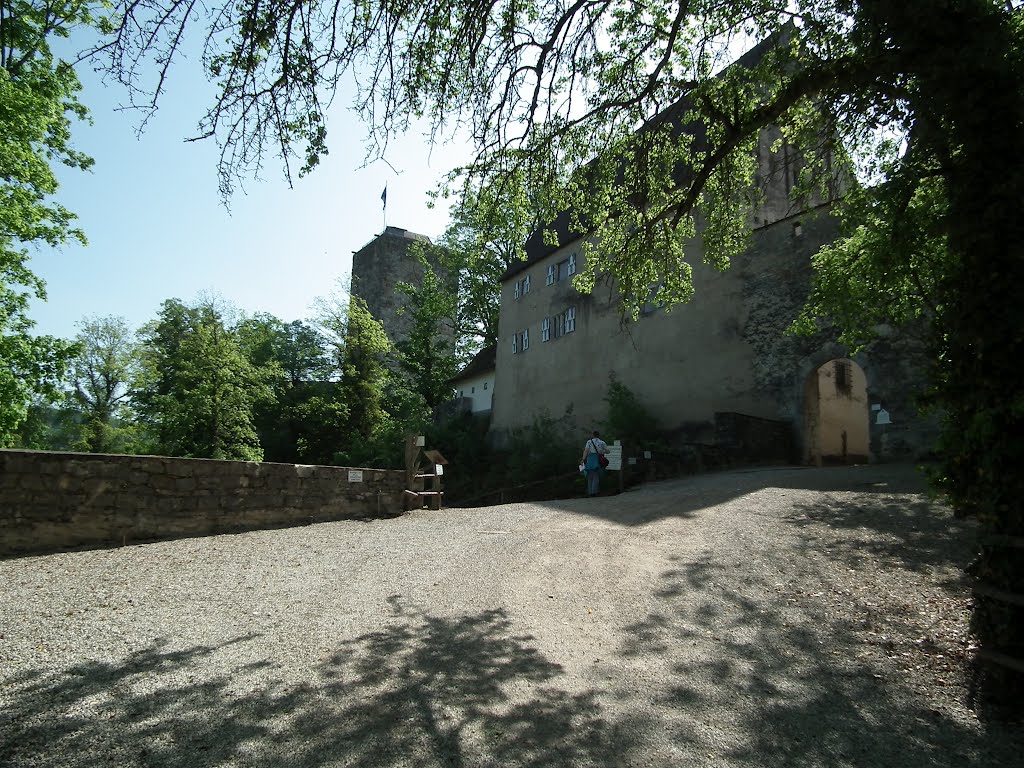 Pappenheim - Richtung Haupteingang der Burg 48° 55' 57.51" N 10° 58' 13.35" E by A.B.W.