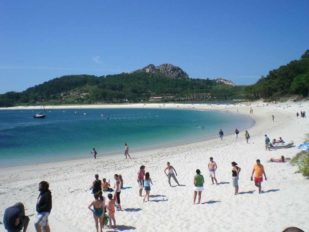 Playa de Rodas (Islas Cies) by Luigi Donna