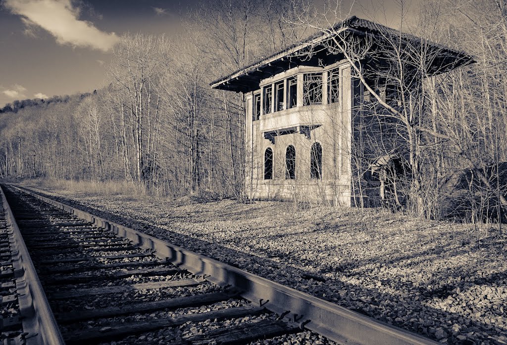 Forlorn Lackawanna switch tower by Larry Lamb