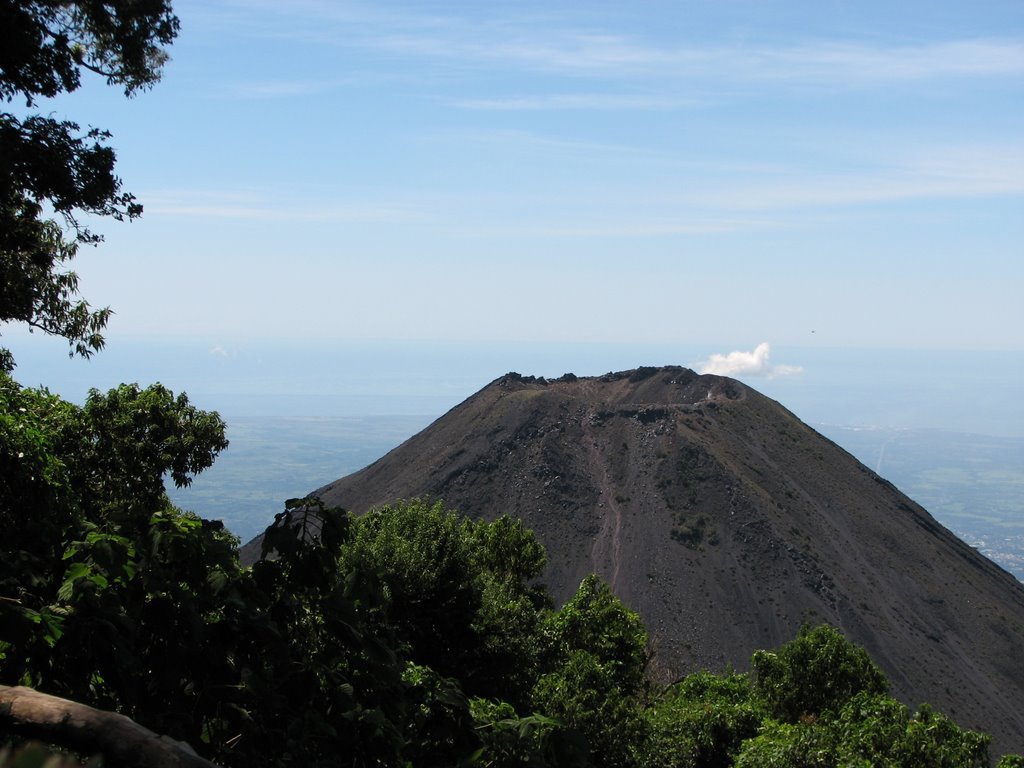 Vulcão em El Salvador - Izalco by paulotoncovitch