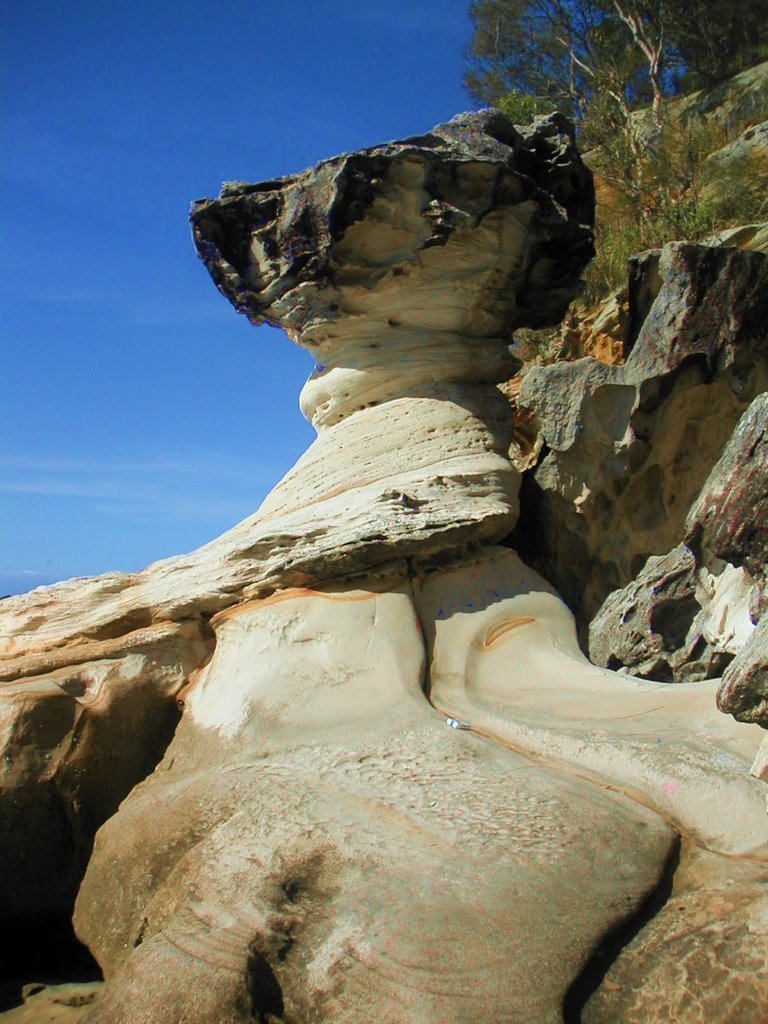 Weird rock erosion at Bundeena by Daniel Hutchings