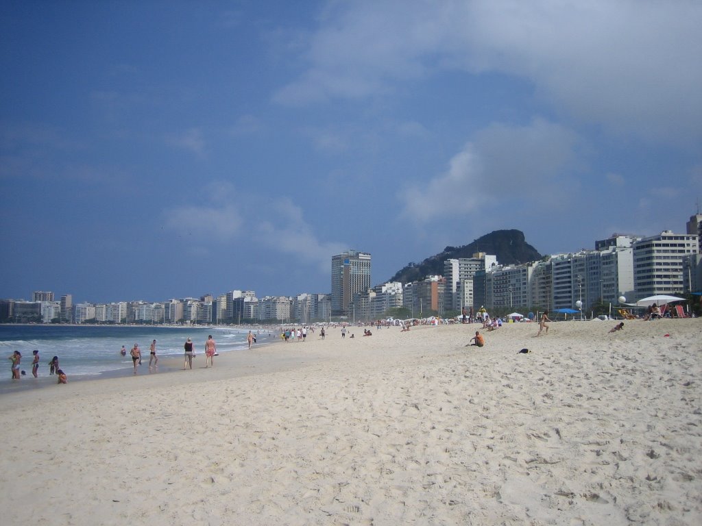 Rio de Janeiro. Praia de Copacabana. 12 08 2007. by Liberalino