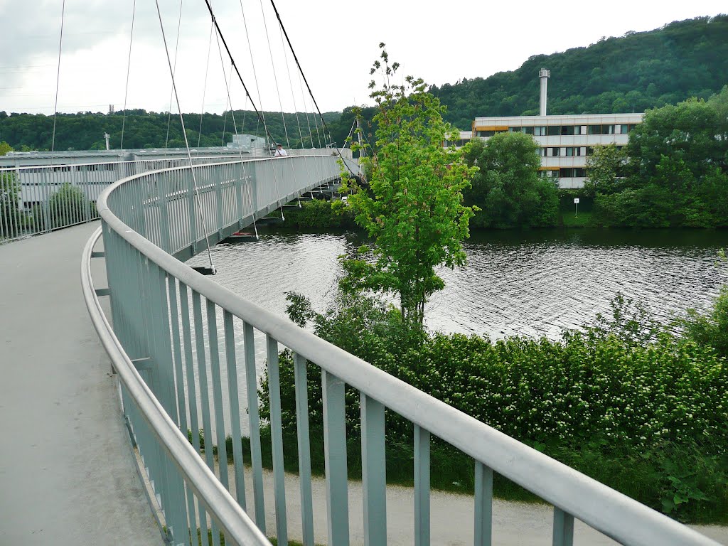 Brücke über den Neckar zwischen Mettingen und Esslingen-Brühl by Qwesy