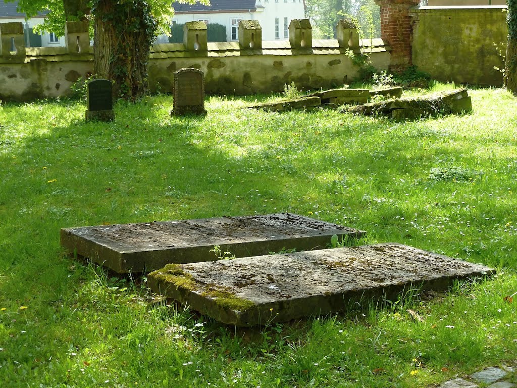 Alter Friedhof in Nehringen by chpagenkopf