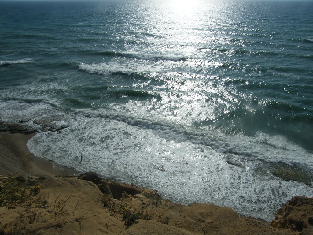 Arsuf cliff - Anonymous lonely in the beach by jo.yosi