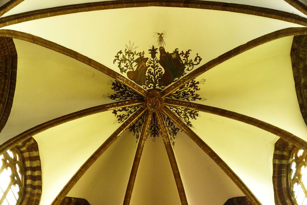 OLV-Kerk Aarschot : detail van het plafond by hugodillen@telenet.be