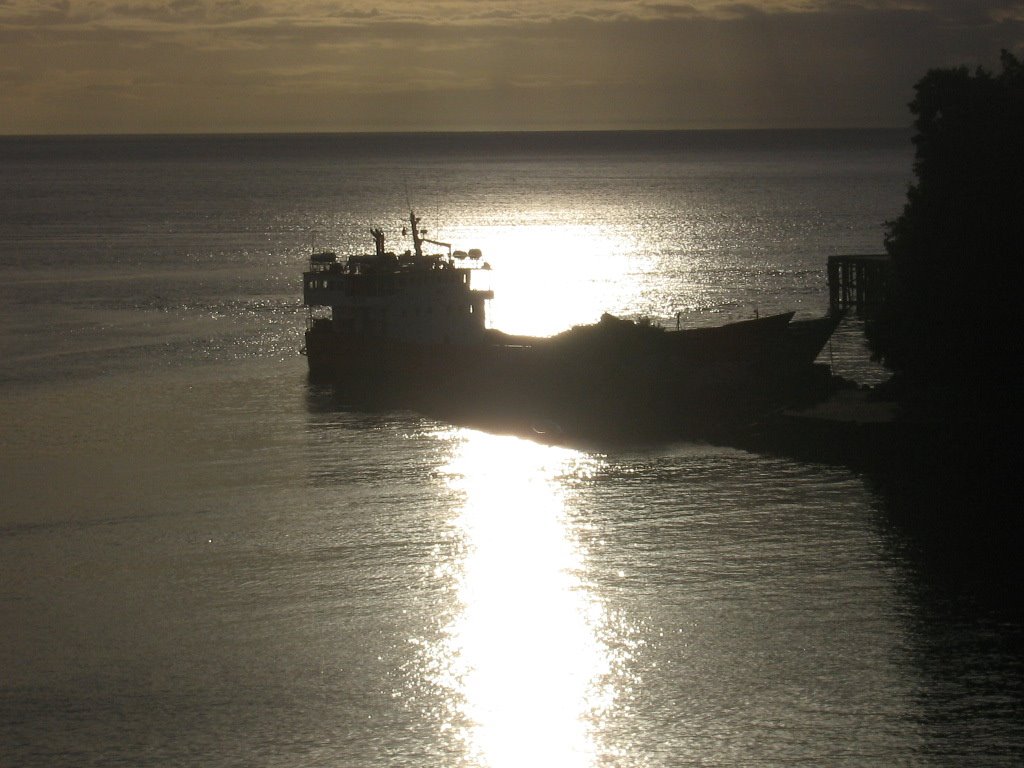 Barcaza en el Muelle de Chaitén by Pablo Triviño (Chile…