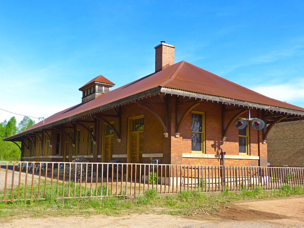 Old Negaunee Train Depot by D200DX