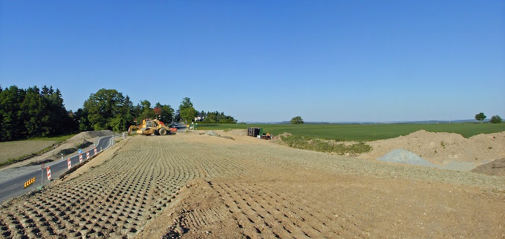 Blick von der neuen Brücke über die B174 Richtung Kleinolbersdorf(25.05.2012-im Bau) by Klommilein