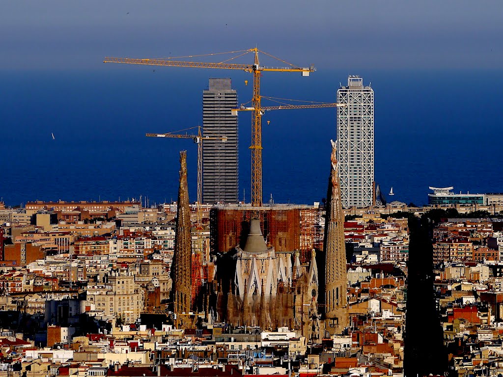 Sagrada Familia.Works on progress & paralellism.. by sergivaldi22