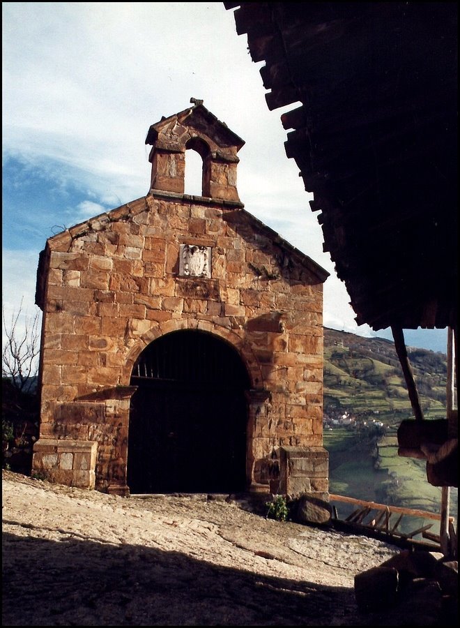 Cap. Espíritu Santo, Doña Xuandi, Riosa. by PAÑEDA