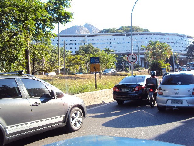 Parque Proletário da Gávea by Orlando de Almeida Calado