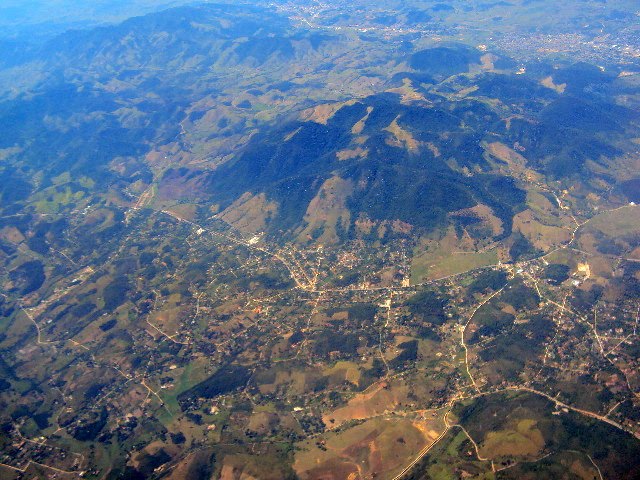 Sobrevoando a região de Teresópolis, Estado do Rio de Janeiro, Brazil by Orlando de Almeida Calado