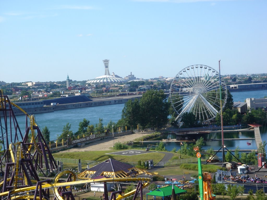 Parc La Ronde - Vue du Pont J. Cartier by Damien V.