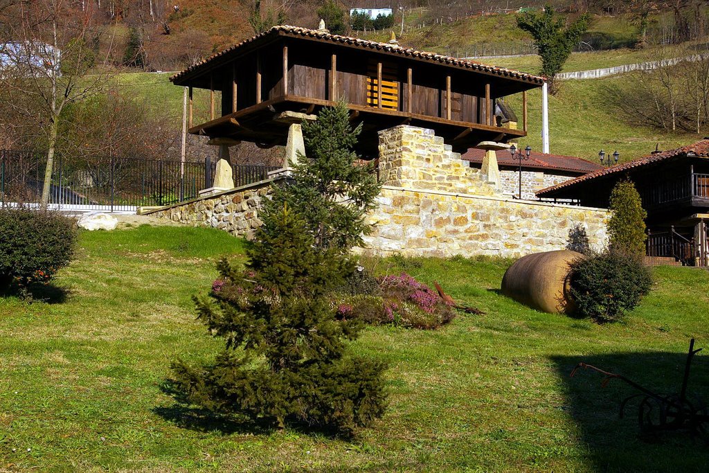 El Entrego, San Martin del Rey Aurelio, Asturias by Antonio Alba