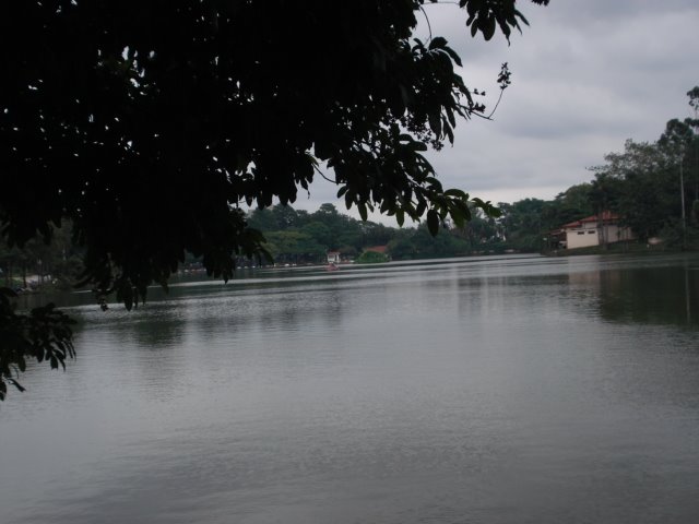 Bonito Lago Municipal na região central de Araras-SP by LPSLPS