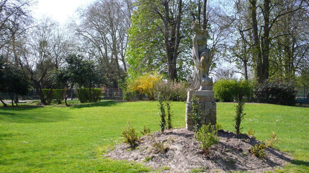 Statue parc La Martinière by Olivier ALLAIS