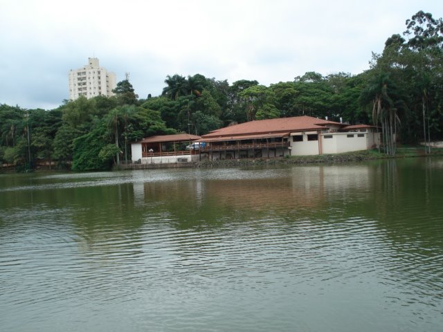 Bonito Lago Municipal na região central de Araras-SP by LPSLPS