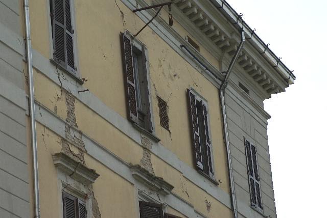 C_&_M vivendo il disastro del terremoto Sant’Agostino Guardate e immaginate il dolore di chi ha lavorato tanto e ora non ha più nulla, neanche le chiese in cui pregavamo. Facciamo risorgere i nostri paesi. by Domenico-Mimmo