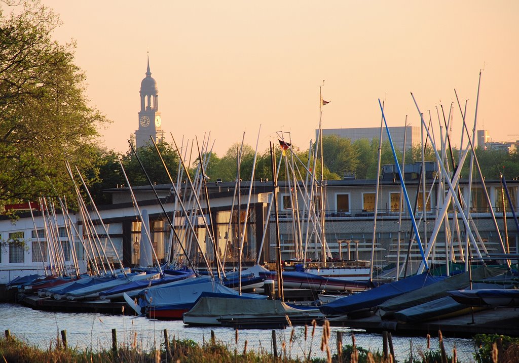 Hamburg, St. Georg - Alsterboote / Boats on Alster lake by ref-lit