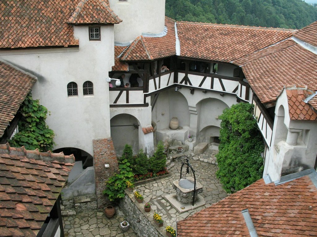 Bran Castle courtyard by Cătălin Nenciu