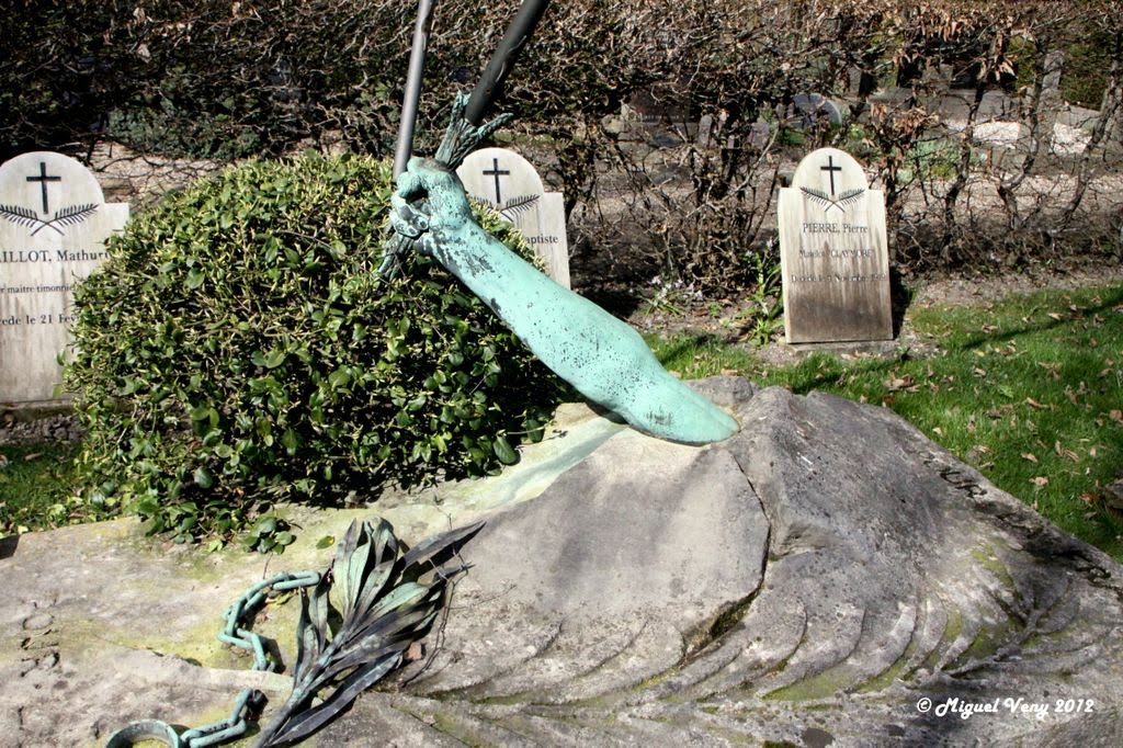 «Tumba» Cementerio Assistens (Assistens Kirkegård) - c/ Kapelvej - Copenhague - Dinamarca by Miguel Veny