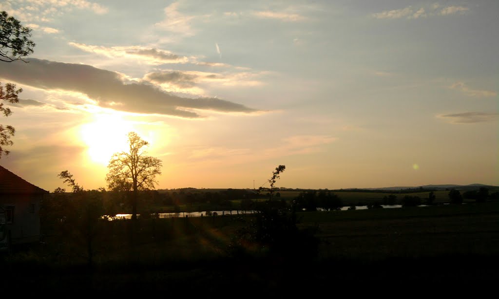 Západ slnka nad rybníkmi by L. Ružička