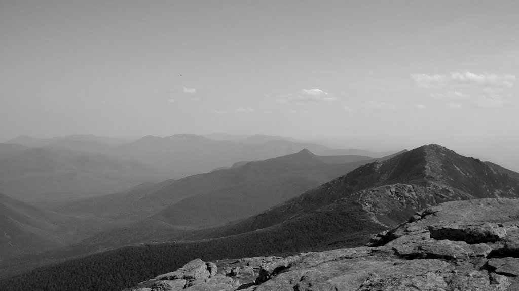 Western Pemigewasset Valley, Flume and Lincoln from Lafayette Summit, 05262012 by Arkie_in_CT