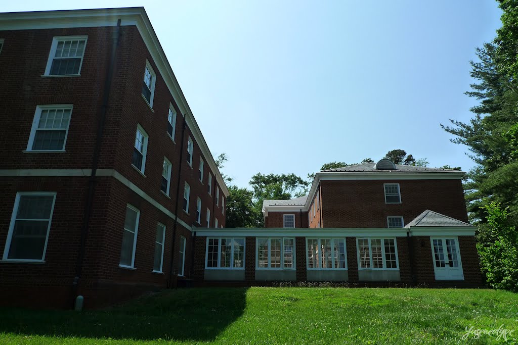 International Residential College - Mary Munford & Roberta Gwathmey House by yuseneotype