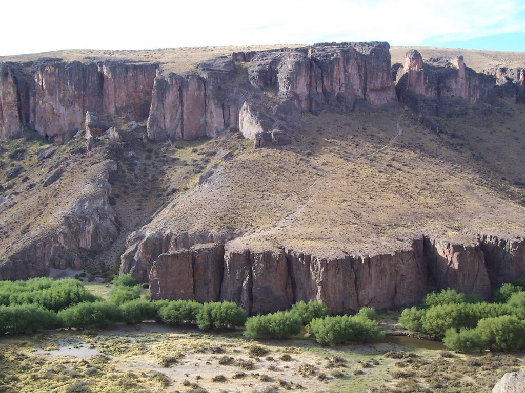 Cañon Rió Pinturas (view from Cueva de Las manos) by Marcelinov