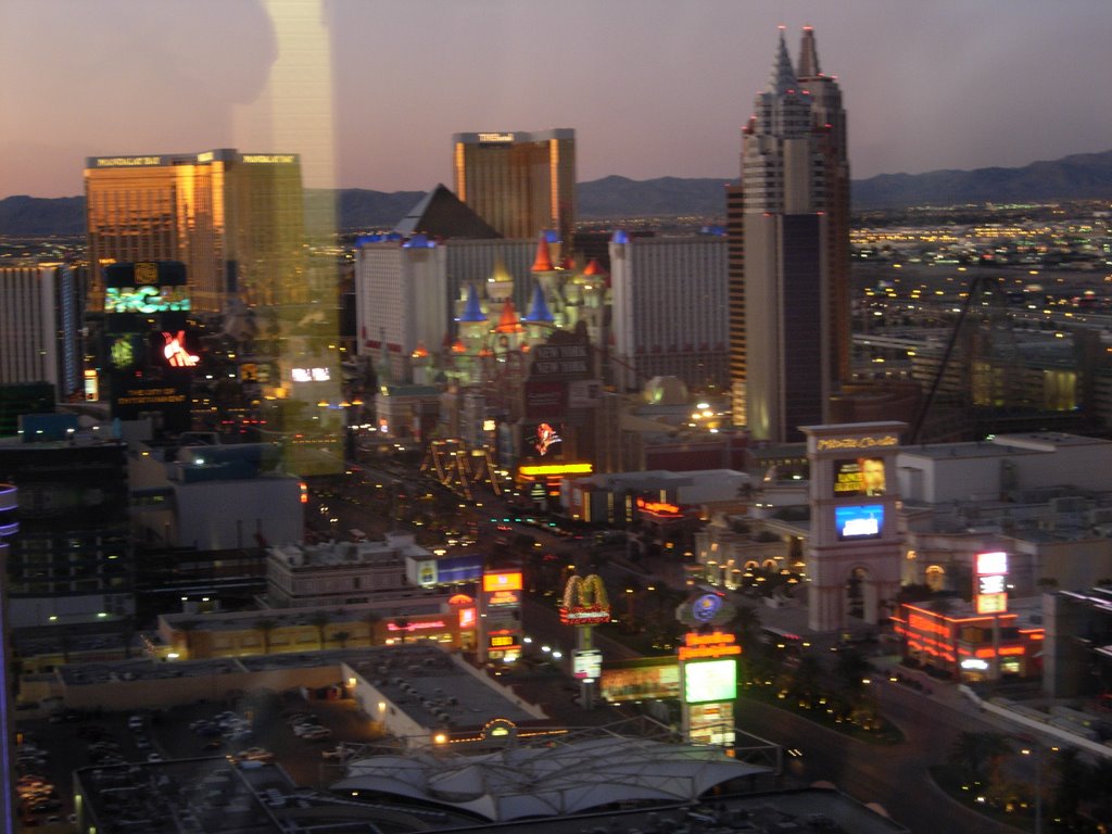 Sunrise on the Vegas Strip by ryandenver