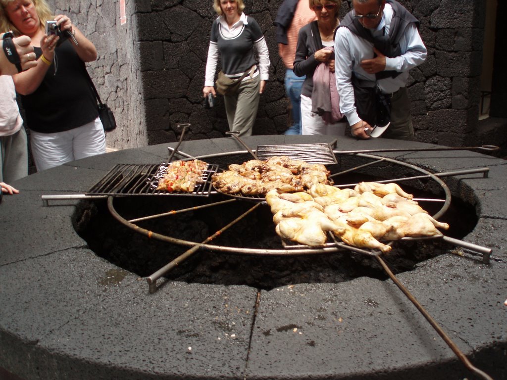 PARRILLA EN TIMANFAYA by Damian  Castro