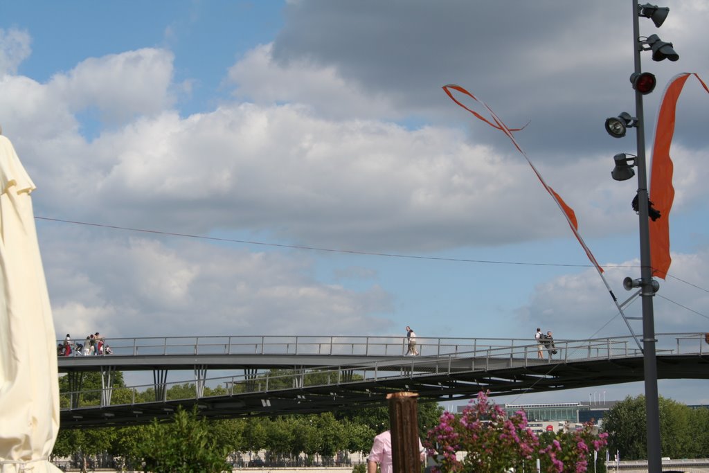 Passerelle Simone de Beauvoir by FDT