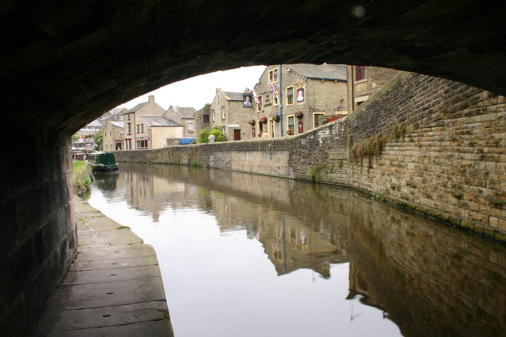 Canal in Skipton by Paul Christiansen