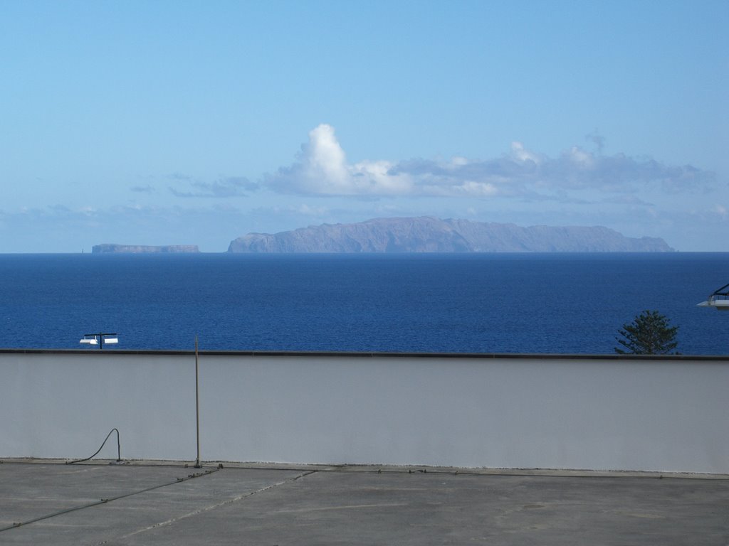 Islas Desertas (from Airport) by stuckis