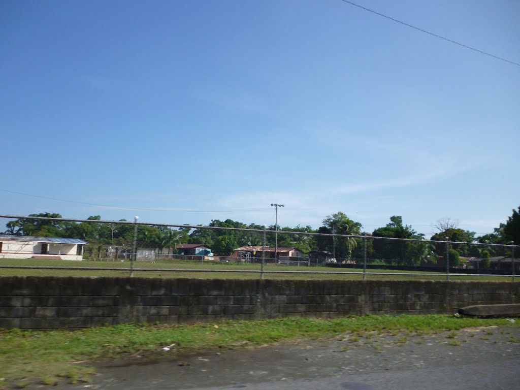 PLAZA DE FUTBOL EN MATINA by luissamudio