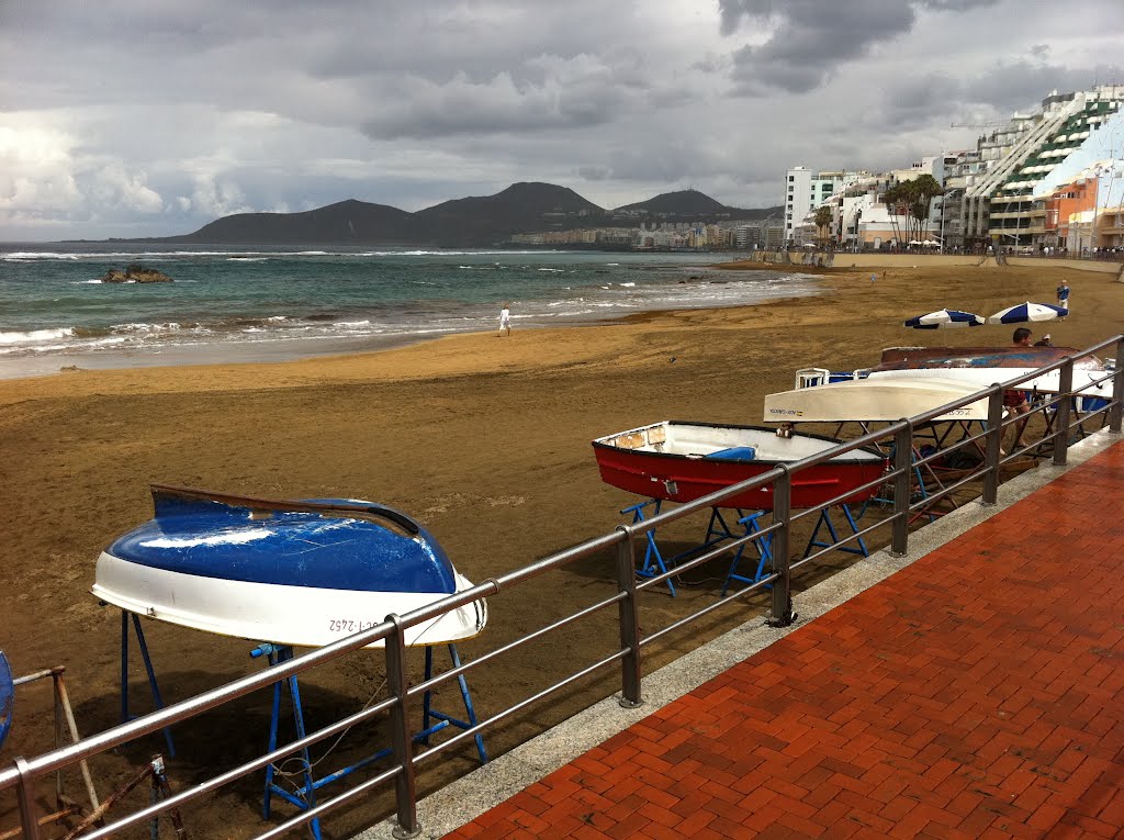 Playa de las Canteras by Miguel Diaz Ojeda