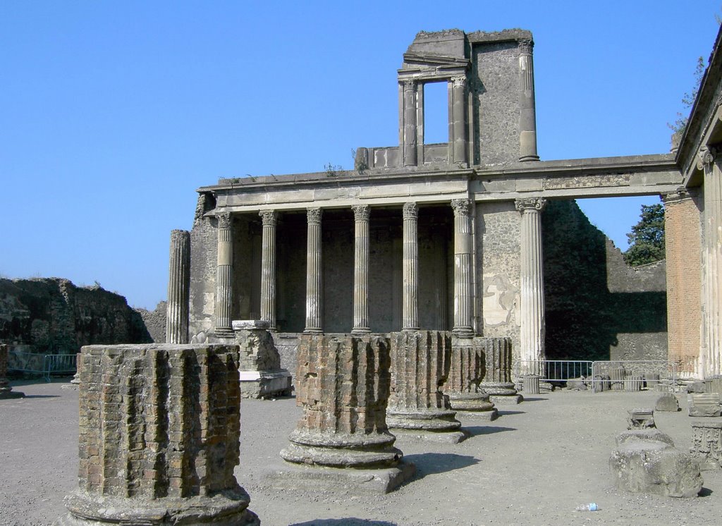 Pompeii -Basilika by dhtneuschwander